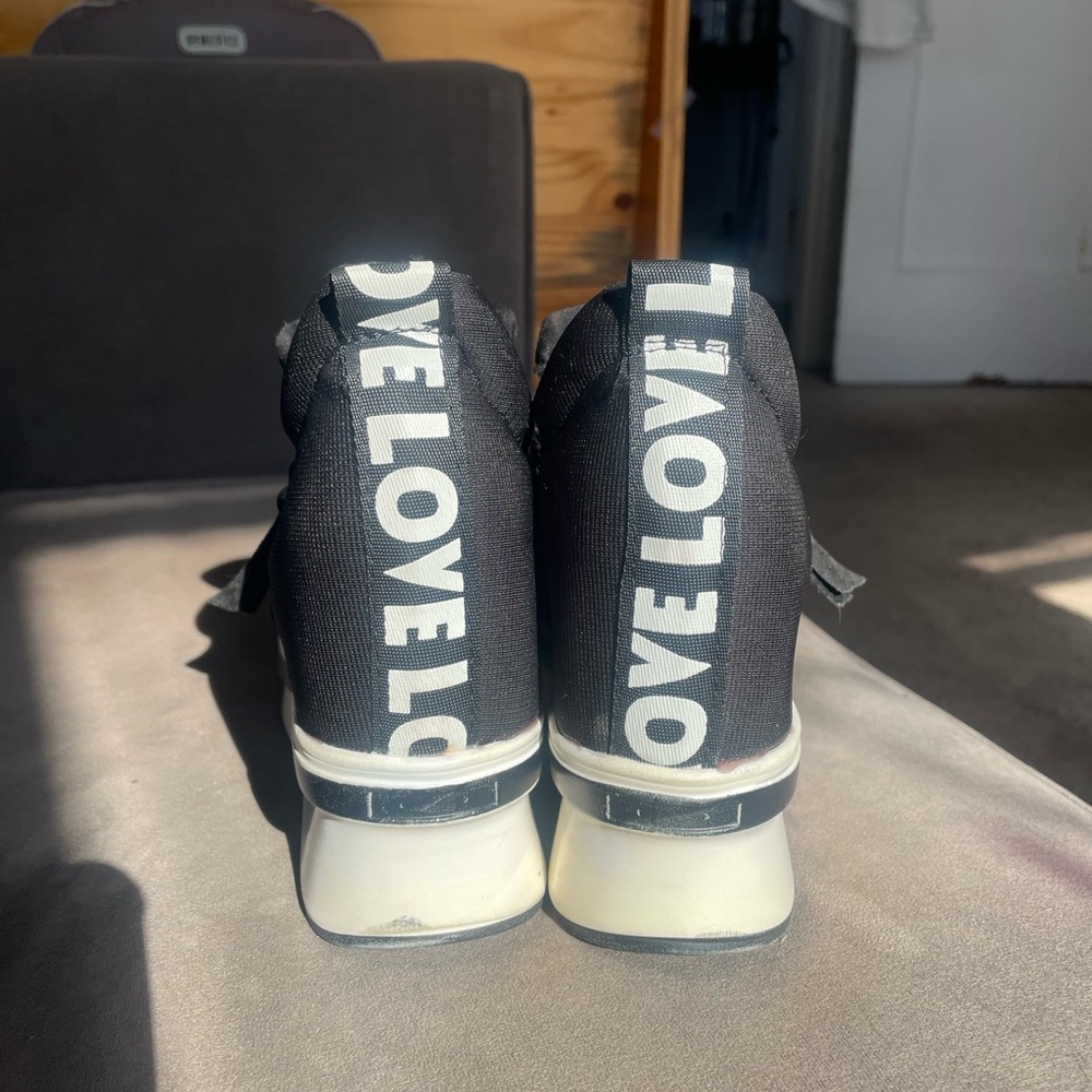Comfy platform sneaker